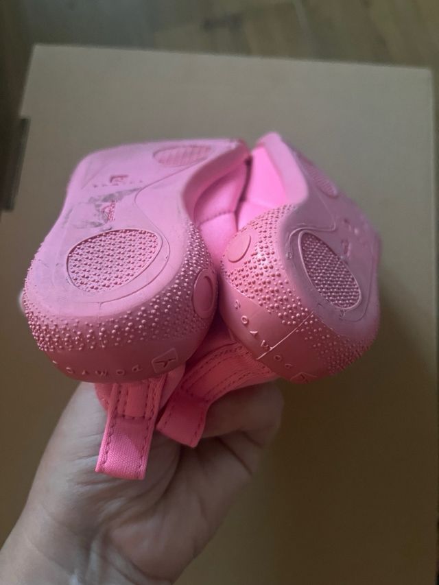 Escarpines+deportivas lona. Talla 24 aprox