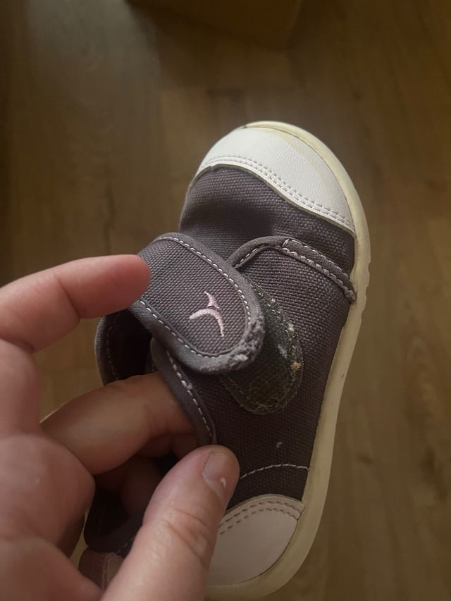 Escarpines+deportivas lona. Talla 24 aprox