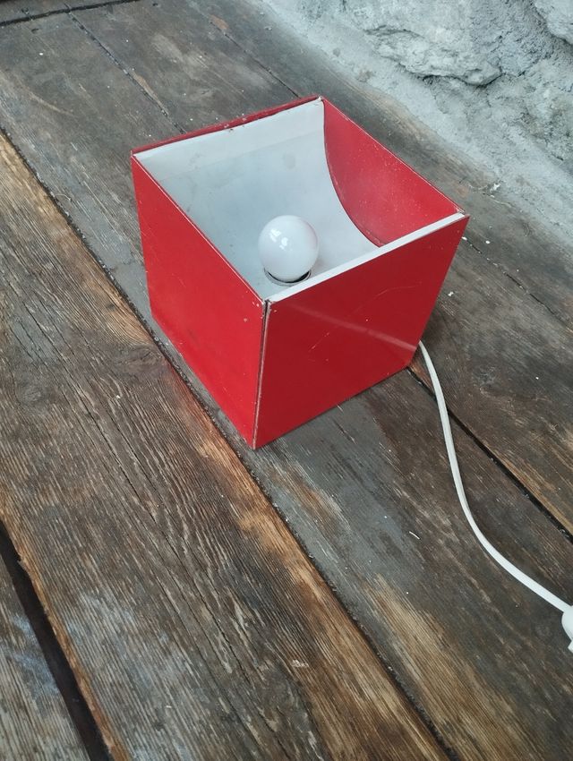 Lampada rossa vintage 