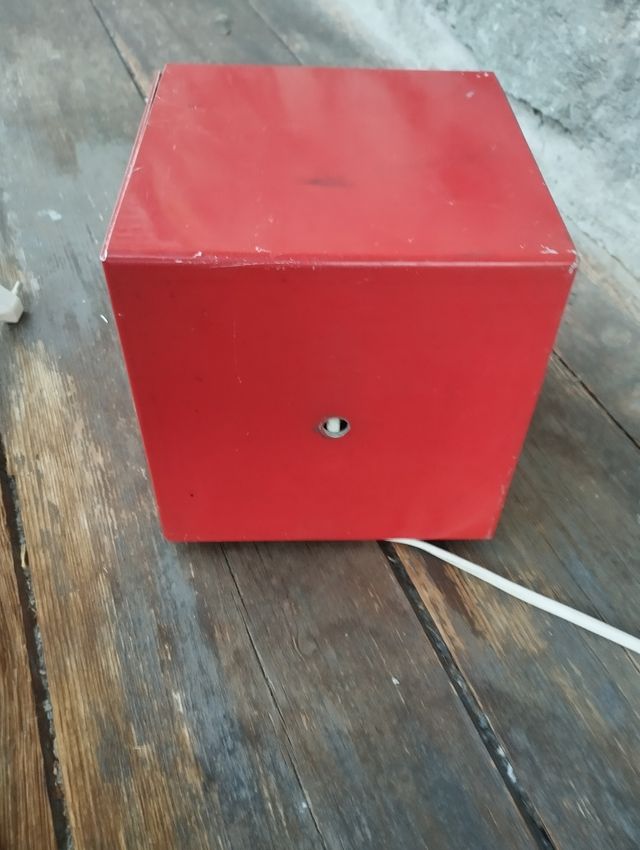 Lampada rossa vintage 