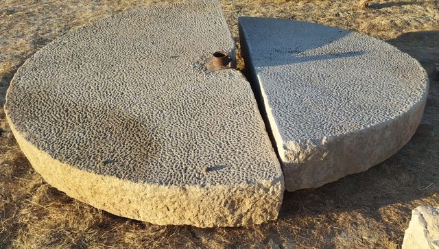 Piedra antigua de molino