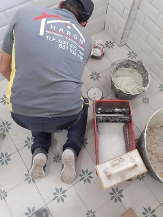 Albañil reformas alicatador solador