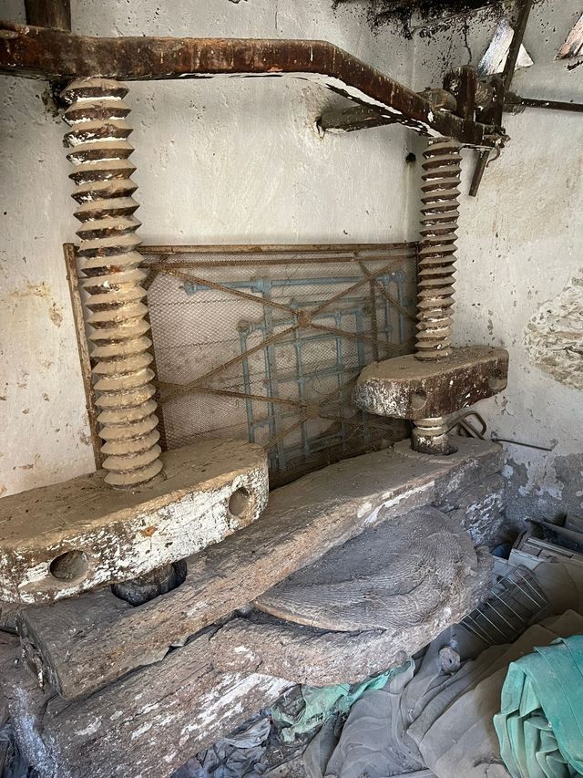 Prensa antigua de madera