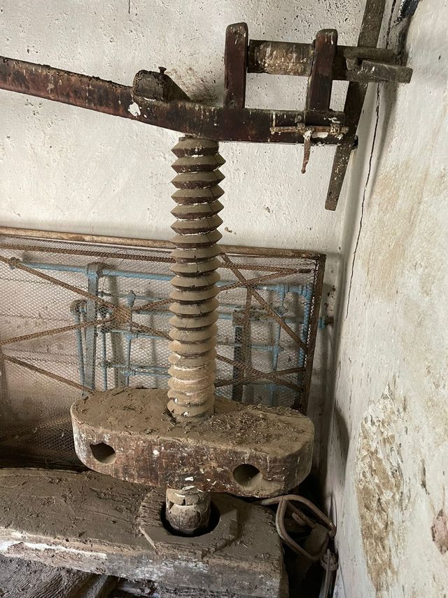 Prensa antigua de madera