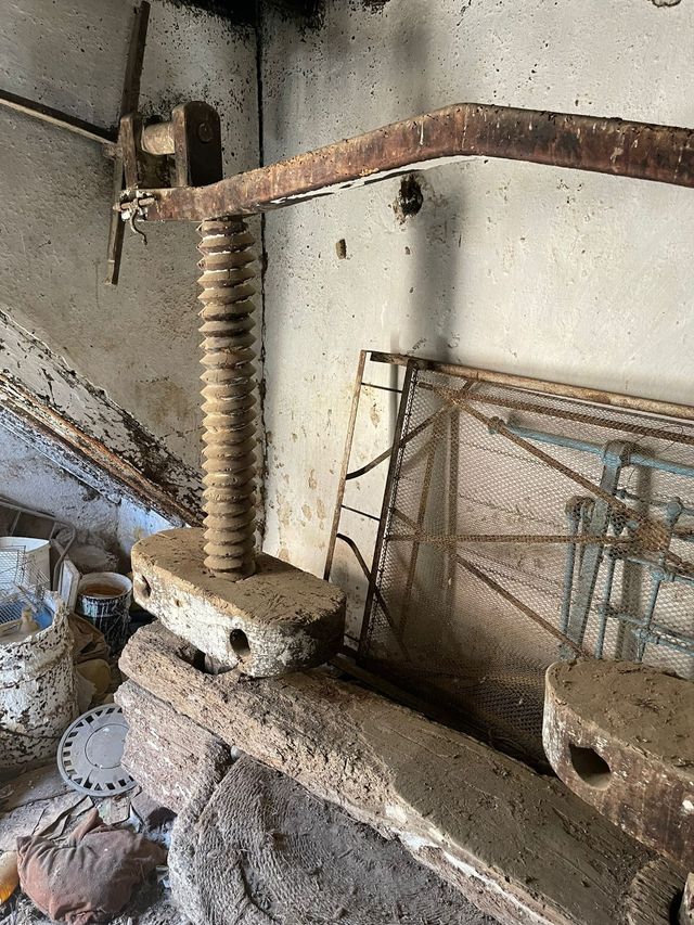 Prensa antigua de madera