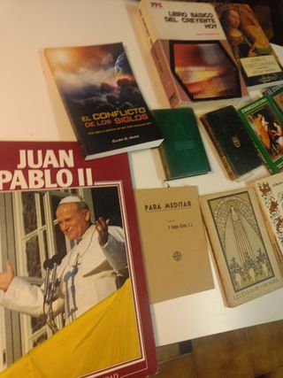 Lote libros Religión y enseres