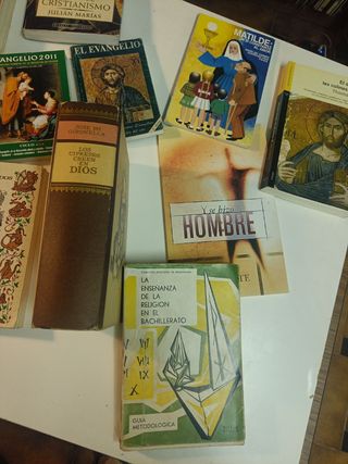 Lote libros Religión y enseres