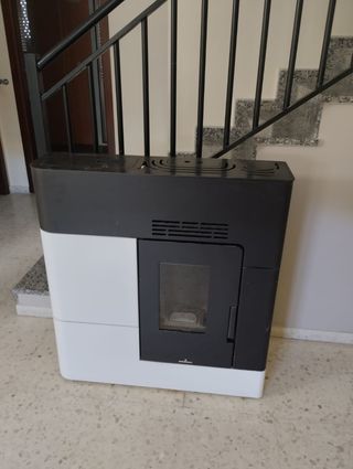 Stufa a pellet marca Bronpi; modello Clara
