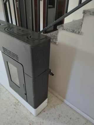 Stufa a pellet marca Bronpi; modello Clara