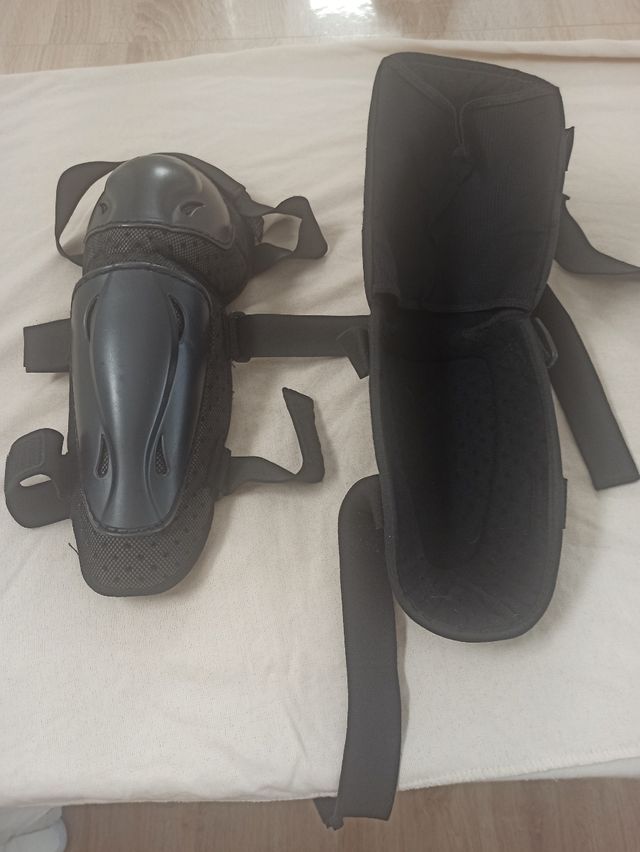 Rodilleras espinilleras moto