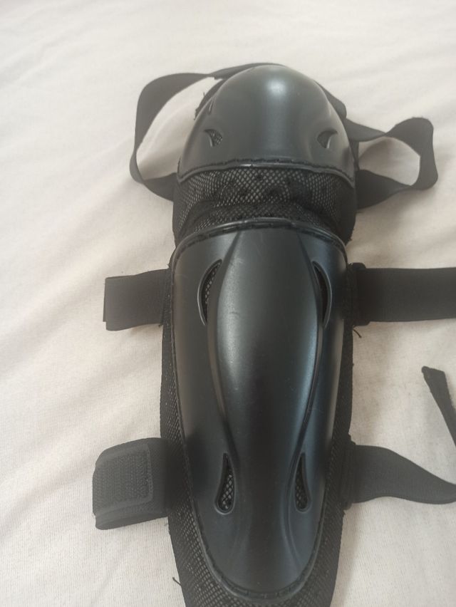 Rodilleras espinilleras moto