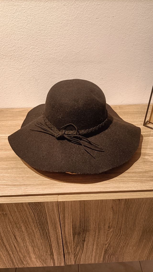 Cappello elegante donna 