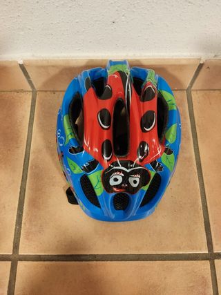 Casco infantil mariquitas