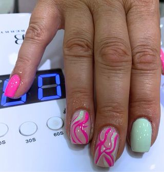 ESTETICIEN Y PELUQUERA A DOMICILIO 