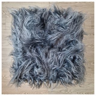 Taburete de pelo gris