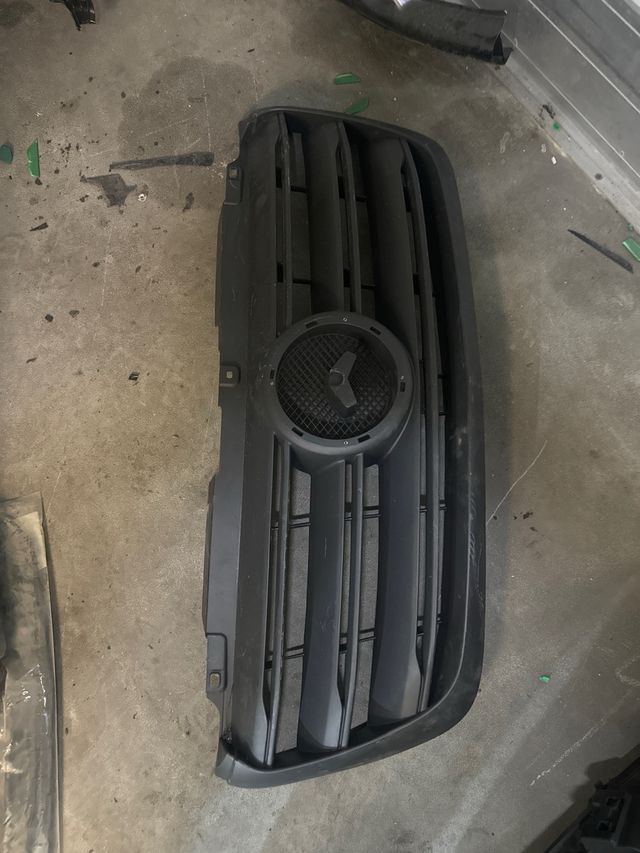 Calandra delantera  mercedes sprinter III 2020