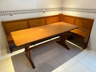 Rinconera y mesa de madera