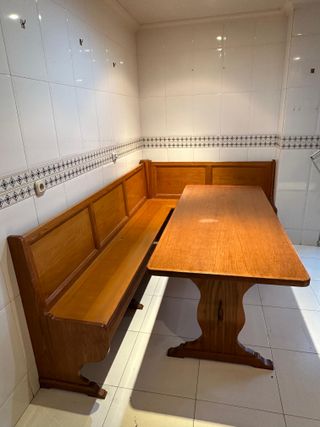 Rinconera y mesa de madera