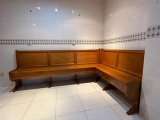 Rinconera y mesa de madera