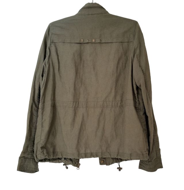 Cazadora estilo militar.