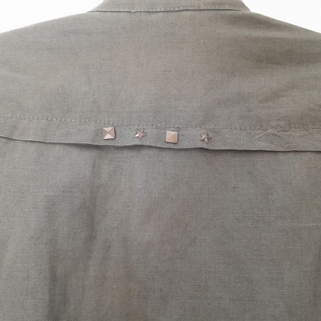 Cazadora estilo militar.