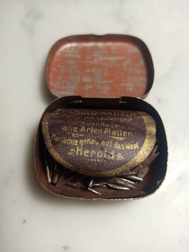 Caja metálica agujas gramófono colección