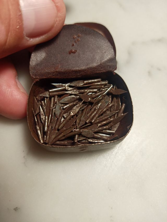 Caja metálica agujas gramófono colección