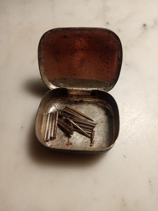 Caja metálica agujas gramófono