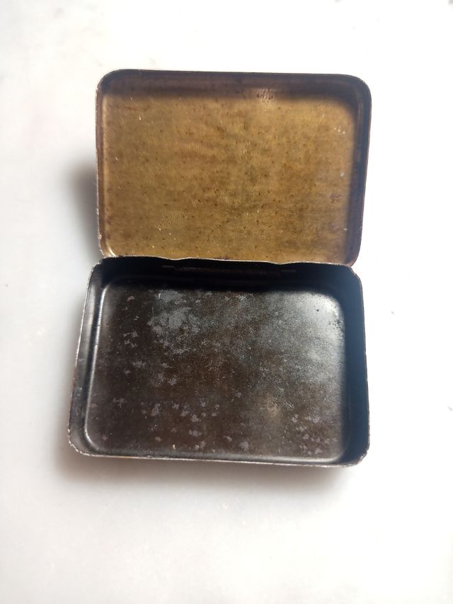 Caja metálica agujas gramófono