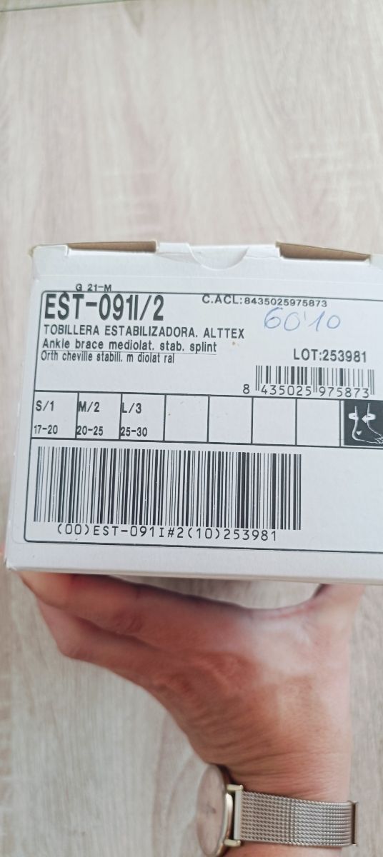 Tobillera con férula estabilizadora