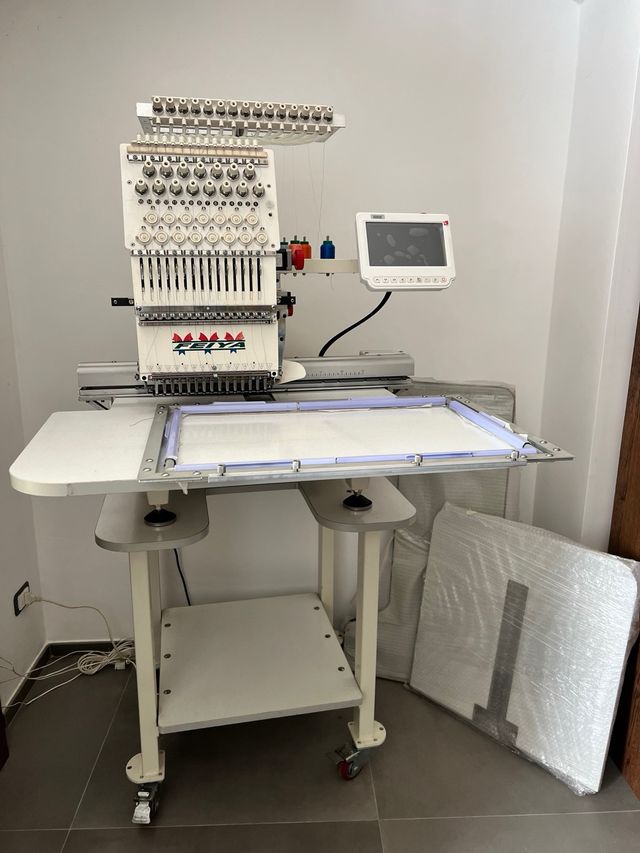 Macchina da ricamo monotesta professionale