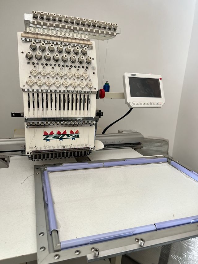 Macchina da ricamo monotesta professionale