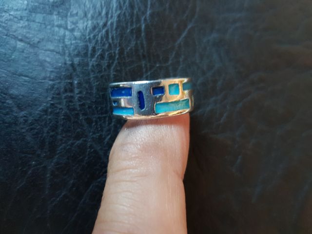 Antiguo Anillo artesano de plata y esmaltes 