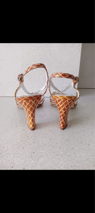Sandalias Dansi súper nuevas