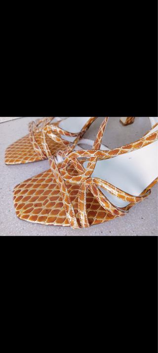 Sandalias Dansi súper nuevas