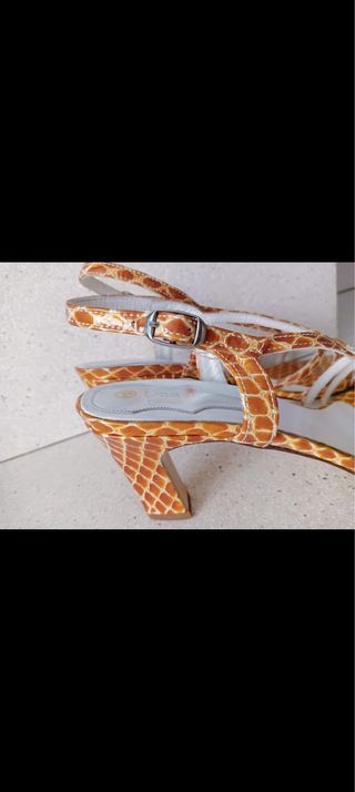 Sandalias Dansi súper nuevas