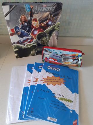 Quaderno ad anelli, astuccio, fogli A4