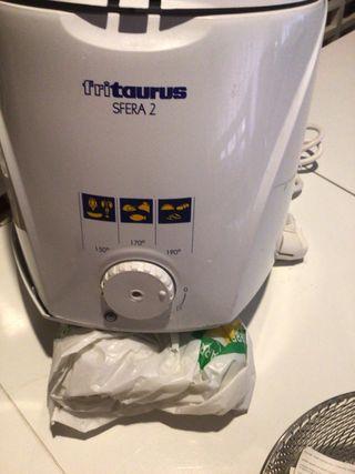 Freidora TAURUS nueva.