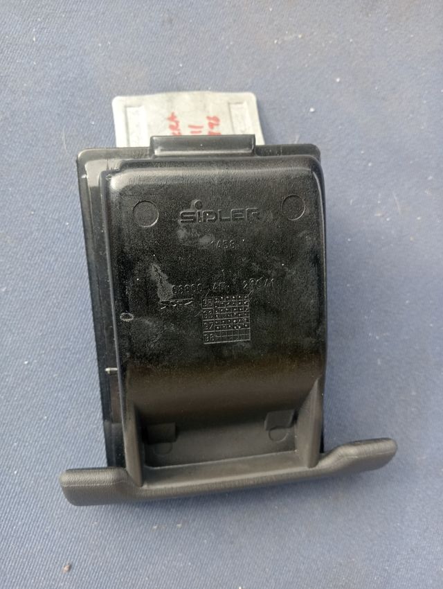 Cenicero Nissan Micra K11