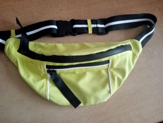 Riñonera Stradivarius 