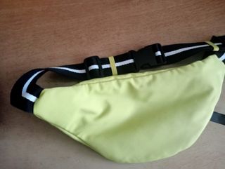 Riñonera Stradivarius 
