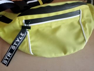 Riñonera Stradivarius 