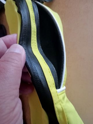 Riñonera Stradivarius 