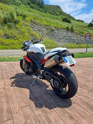 Triumph speed triple 1050 r