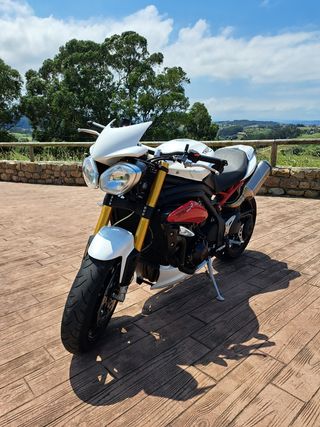 Triumph speed triple 1050 r