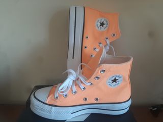 Converse con plataforma. Botas