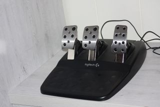 Volante Logitech G29 y palanca cambios PS5/4/3 PC