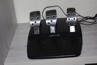 Volante Logitech G29 y palanca cambios PS5/4/3 PC
