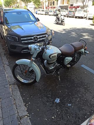 Royal Enfield Classic 350 - 5,600km - con acesorio