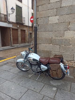 Royal Enfield Classic 350 - 5,600km - con acesorio
